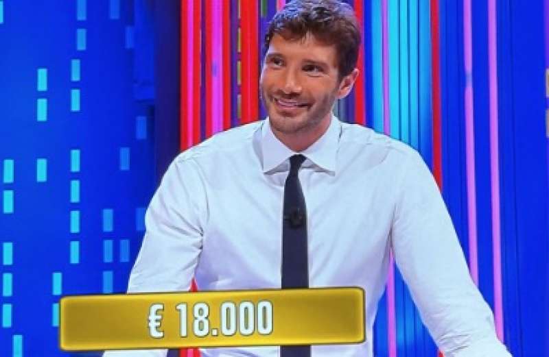 stefano de martino ad affari tuoi 3