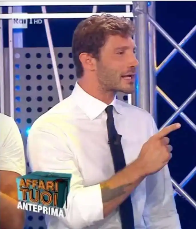 stefano de martino ad affari tuoi  6