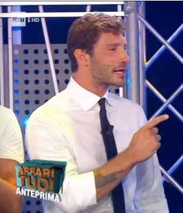 stefano de martino ad affari tuoi 6