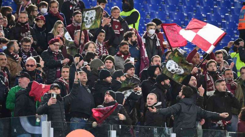 tifosi allo stadio 5