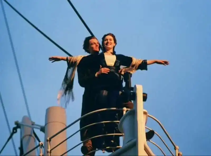 TITANIC FILM - LEONARDO DICAPRIO KATE WINSLET