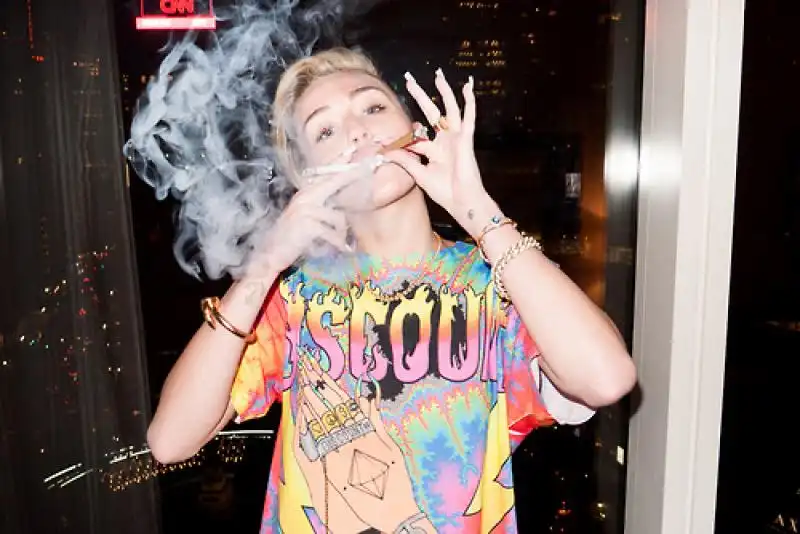 MILEY CYRUS BY TERRY RICHARDSON 