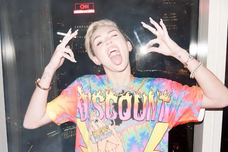 MILEY CYRUS BY TERRY RICHARDSON 