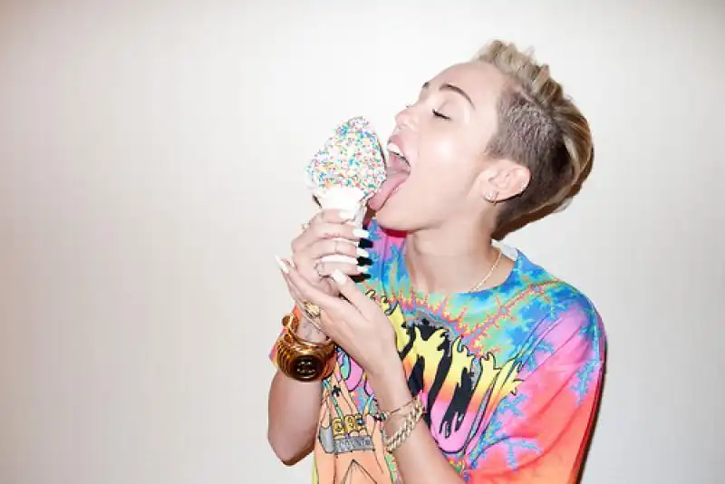 MILEY CYRUS BY TERRY RICHARDSON 