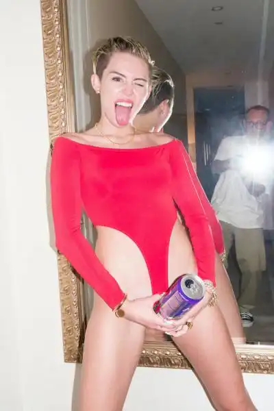 MILEY CYRUS BY TERRY RICHARDSON 