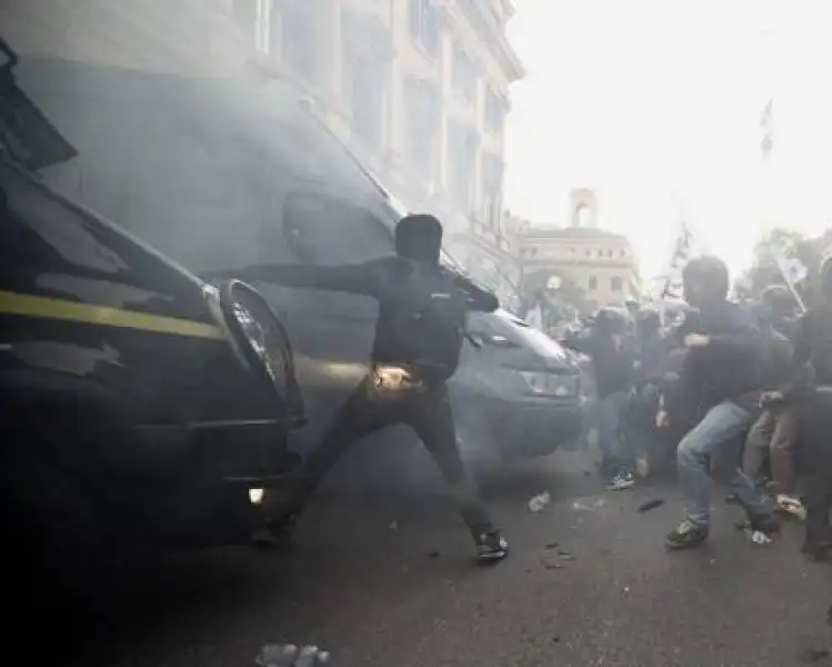 SCONTRI A ROMA MANIFESTAZIONE NOTAV 