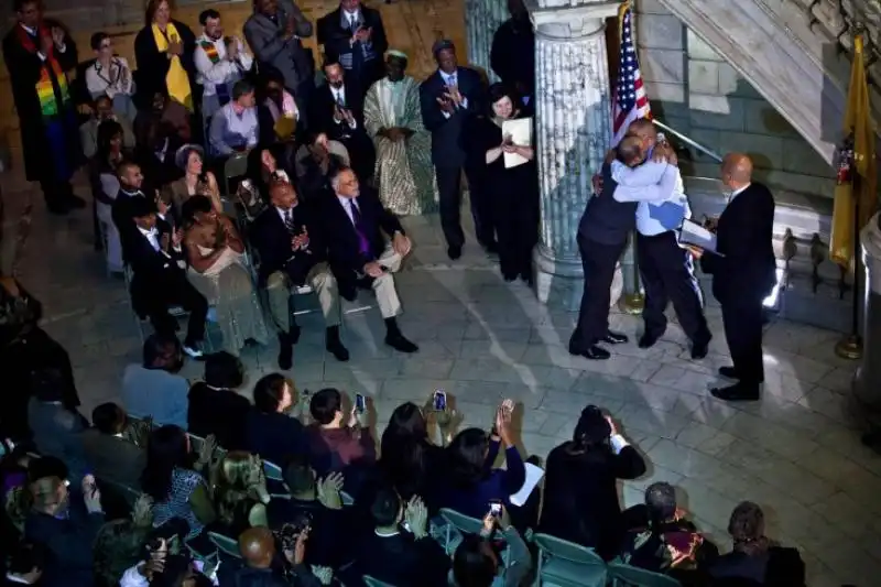 Una coppia gay sposata a Newark dal neosenatore e sindaco Cory Booker 