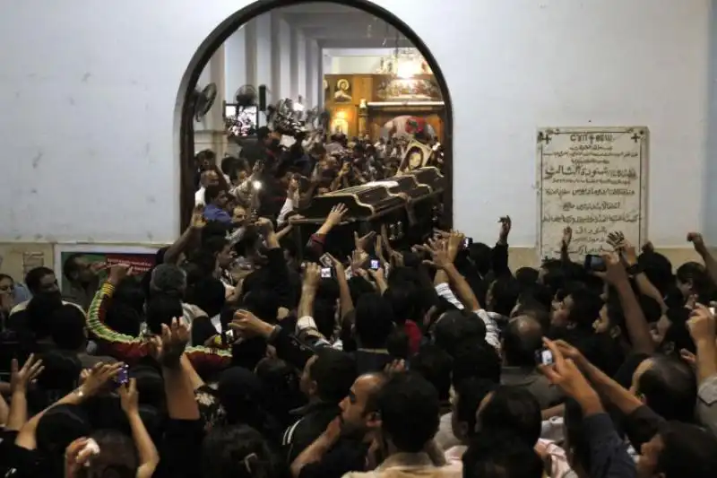 Funerale di quattro vittime civili celebrato a Il Cairo 