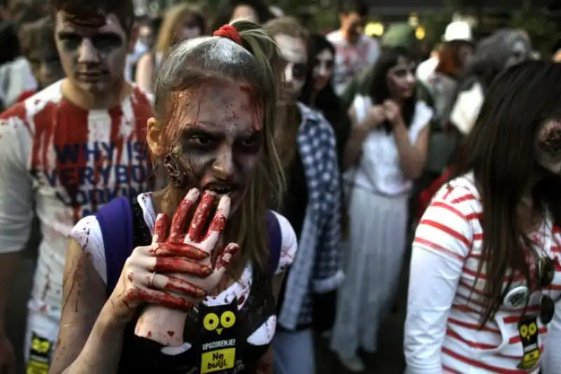 Maschere alla Zombie Walk a Belgrado 