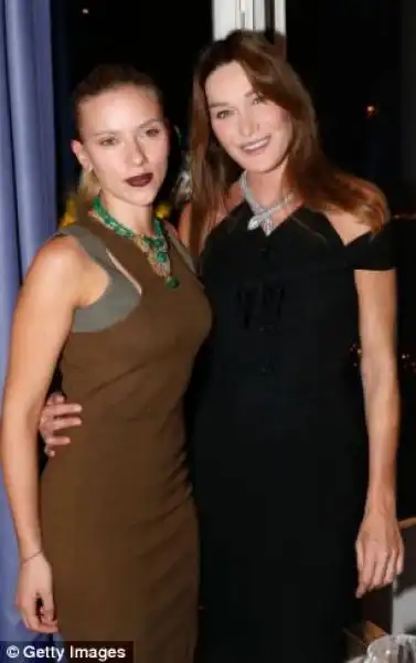 CARLA BRUNI E SCARLETT JOHANSSON 