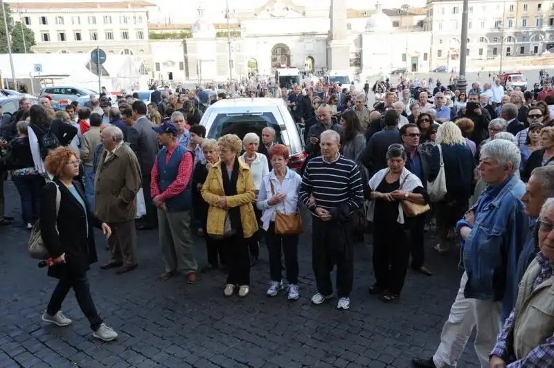 Folla per Giuliano Gemma 