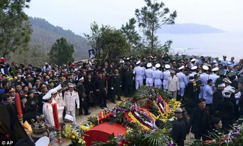 IL FUNERALE DEL GENERAL GIAP