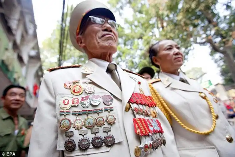 IL FUNERALE DEL GENERAL GIAP