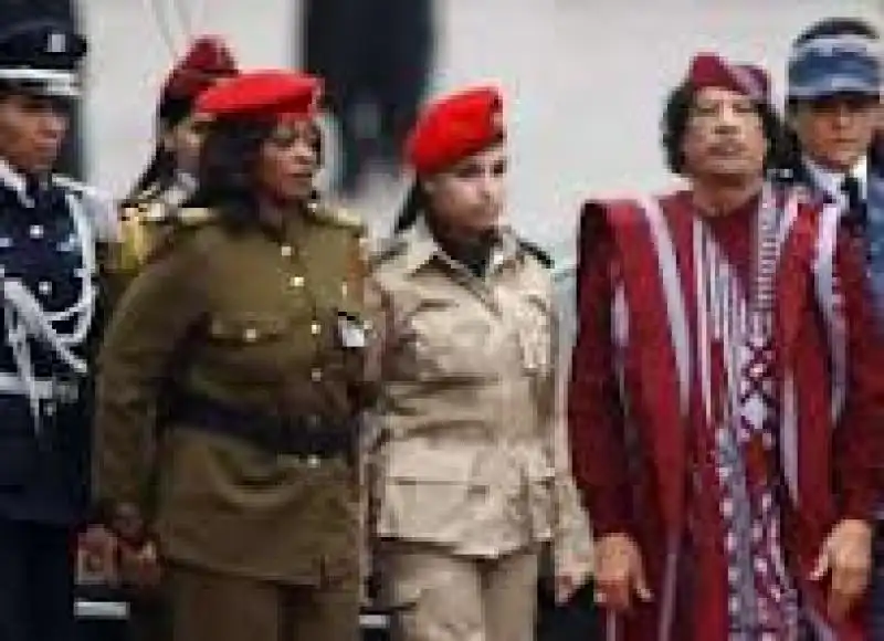 GHEDDAFI CON AMAZZONI jpeg