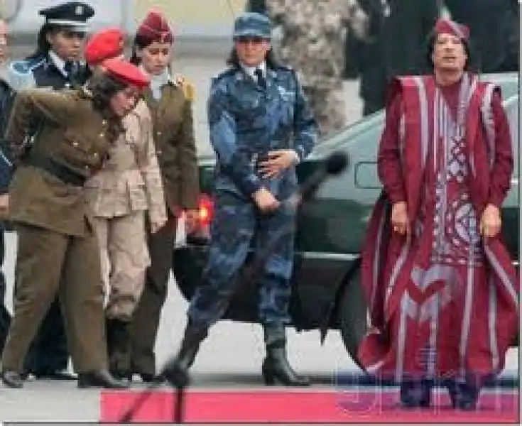 GHEDDAFI CON AMAZZONI jpeg