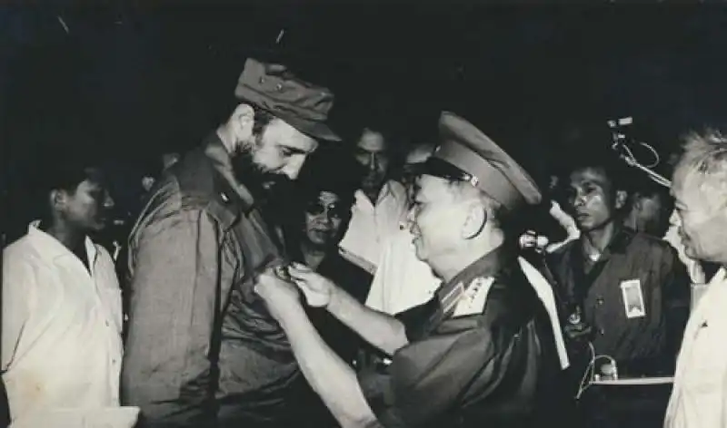 GIAP E FIDEL CASTRO 