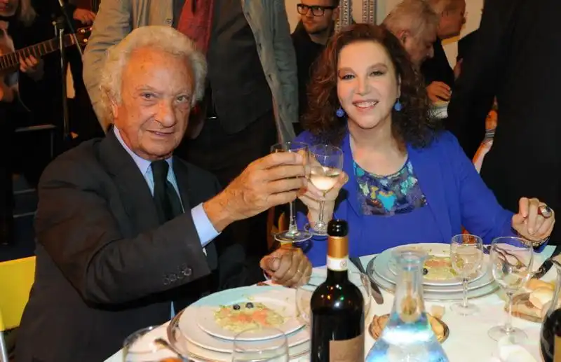 Giovanni Ferreri e Stefania Sandrelli brindano 