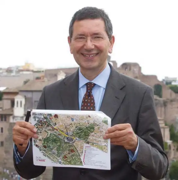 IGNAZIO MARINO CON LA MAPPA DELLA NUOVA MOBILITA SUI FORI IMPERIALI 