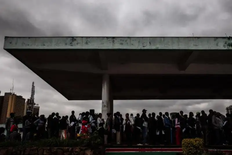 IMMAGINI DELLA SETTIMANA DAL AL SETTEMBRE DAL TIME GENTE IN FILA PER DONARE IL SANGUE PER LE VITTIME DELLATTENTATO DI NAIROBI IN KENYA 