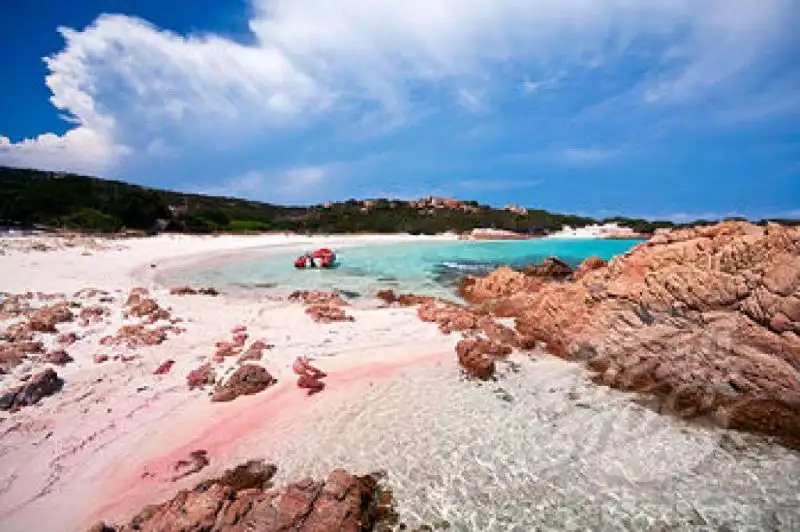 ISOLA DI BUDELLI LA SPIAGGIA ROSA 