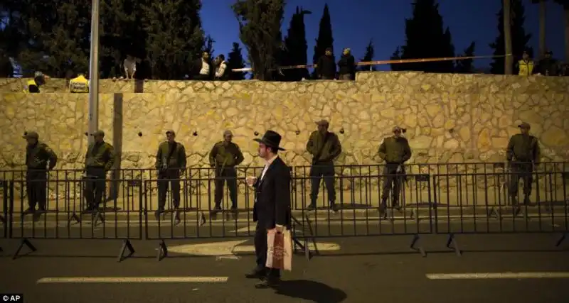 ISRAELE I FUNERALI DEL RABBINO OVADIA YOSEF 