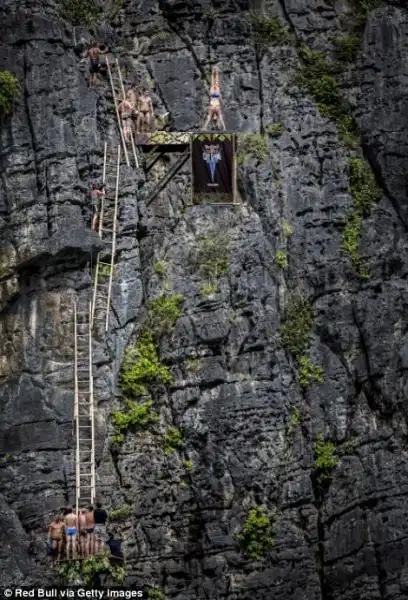 MONDIALE CLIFF DIVING 