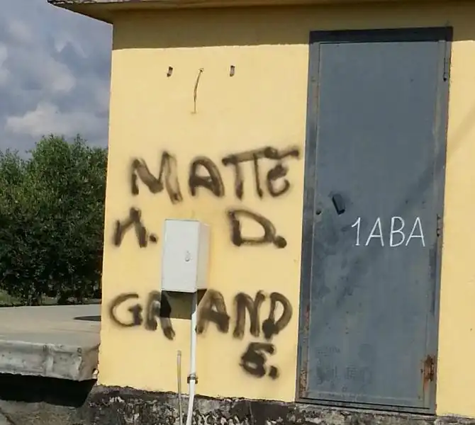 scritte inneggianti a matteo messina denaro 