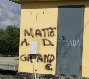 scritte inneggianti a matteo messina denaro