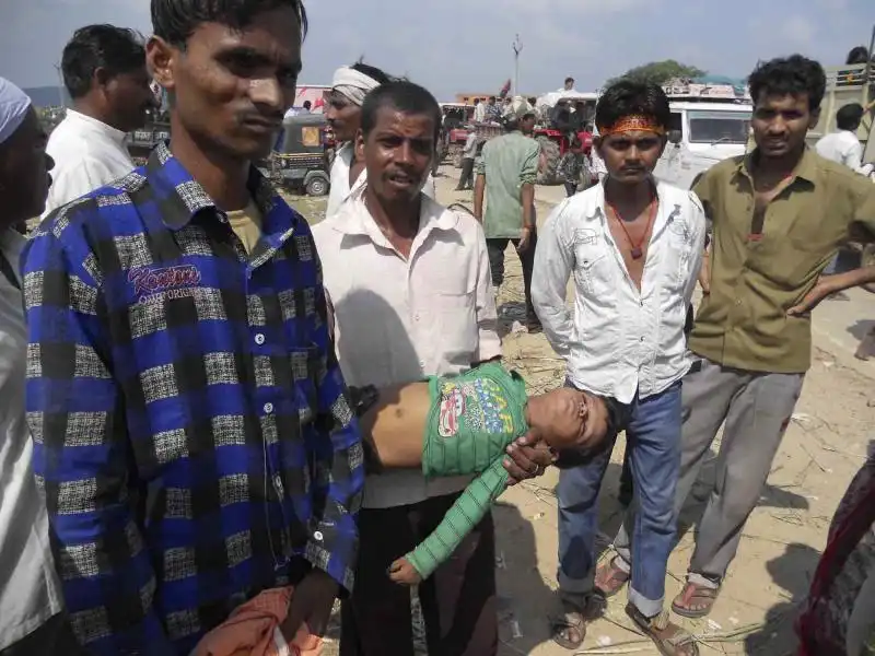 STRAGE DI PELLEGRINI IN INDIA 