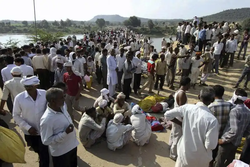 STRAGE DI PELLEGRINI IN INDIA 