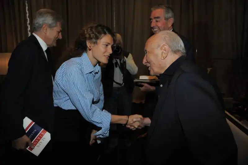 alain con la figlia ginevra elkann e raffaele la capria