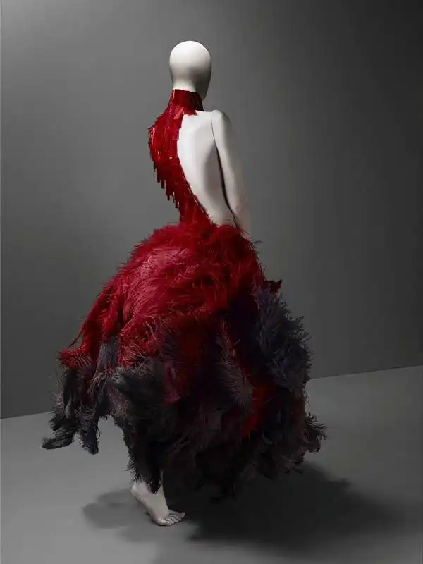 alexander mcqueen: savage beauty 21