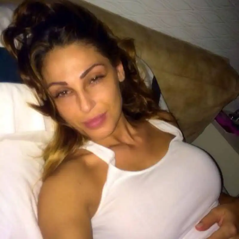 anna tatangelo selfie alle sei del mattino