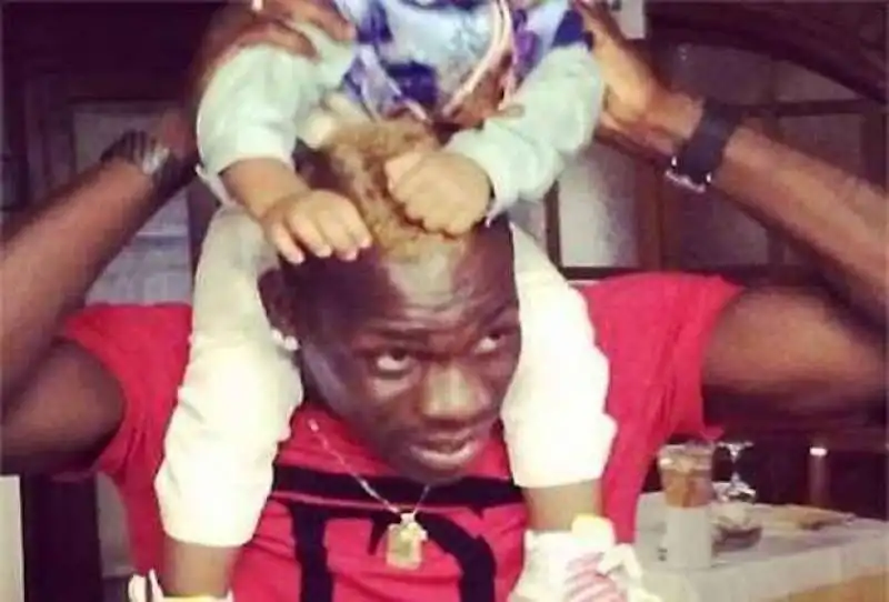 Balotelli con la figlia pia