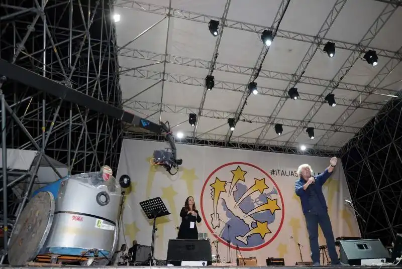 BEPPE GRILLO ALL'INCONTRO CINQUESTELLE DEL CIRCO MASSIMO 5