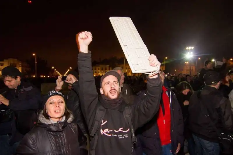  budapest, 26 ottobre 2014: proteste di piazza contro la internet tax decisa dal premier viktor orban 9