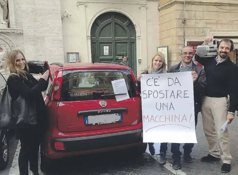 CITTADINI PROTESTANO PER LA PANDA DI MARINO