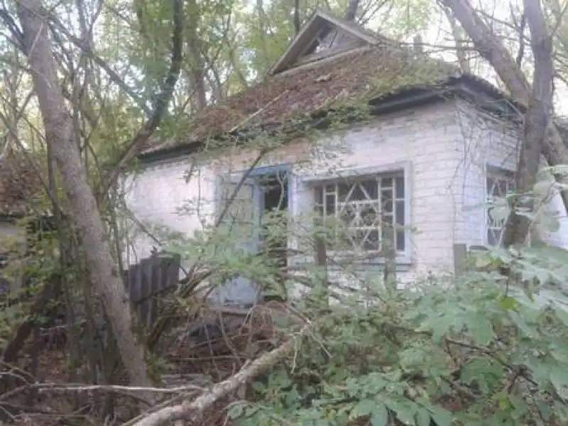 cottage abbandonato di chernobyl