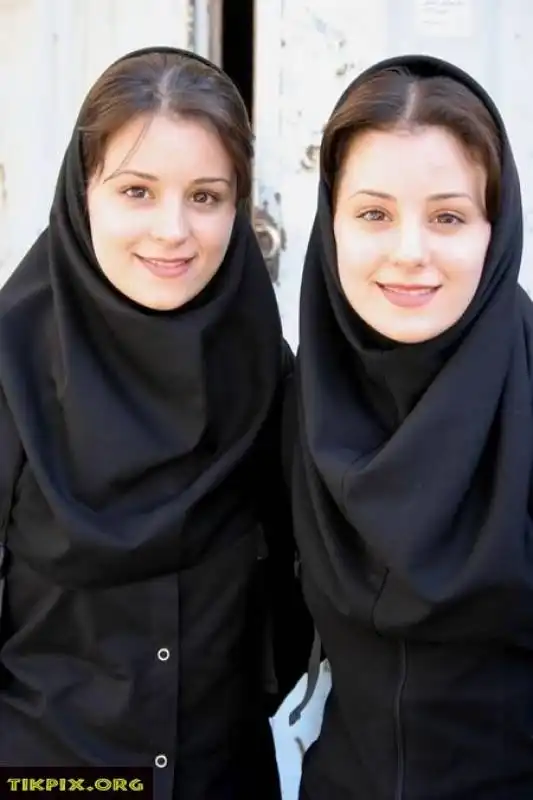 Donne iraniane con hijab 