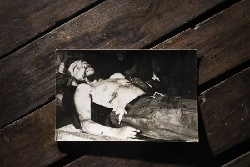 FOTO INEDITA DELLA MORTE DI CHE GUEVARA