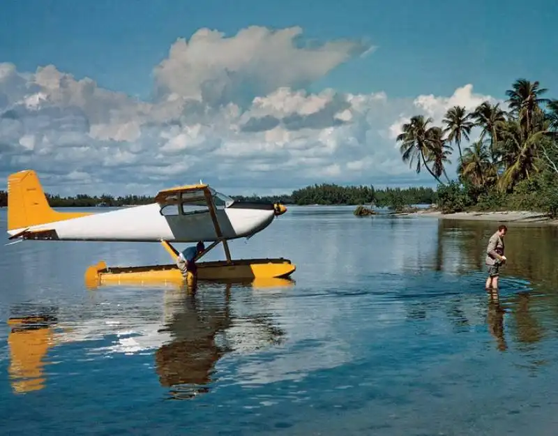 il campione di polo mike phipps arriva nella tenuta dei guinness a palm beach in florida 1960