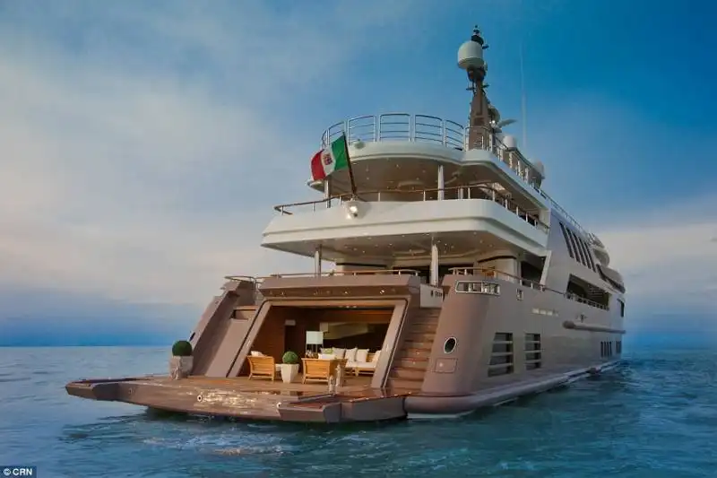 jade yacht con garage 4