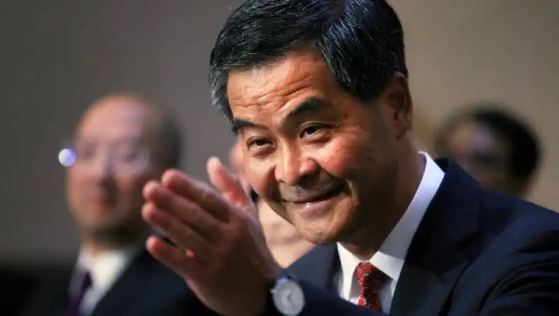 leung chun ying  governatore di hong kong 