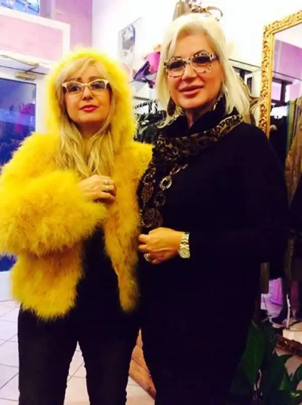 lucia bramieri e amica pellicciata