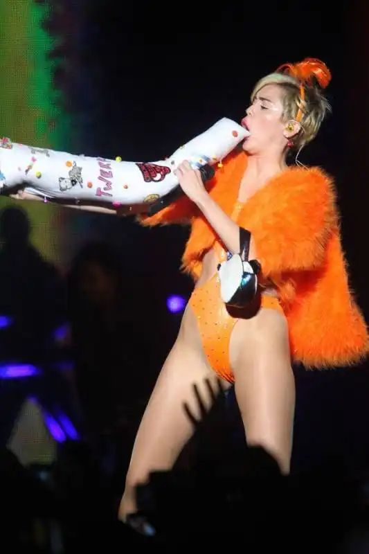 miley cyrus   bangerz tour in buenos aires  03