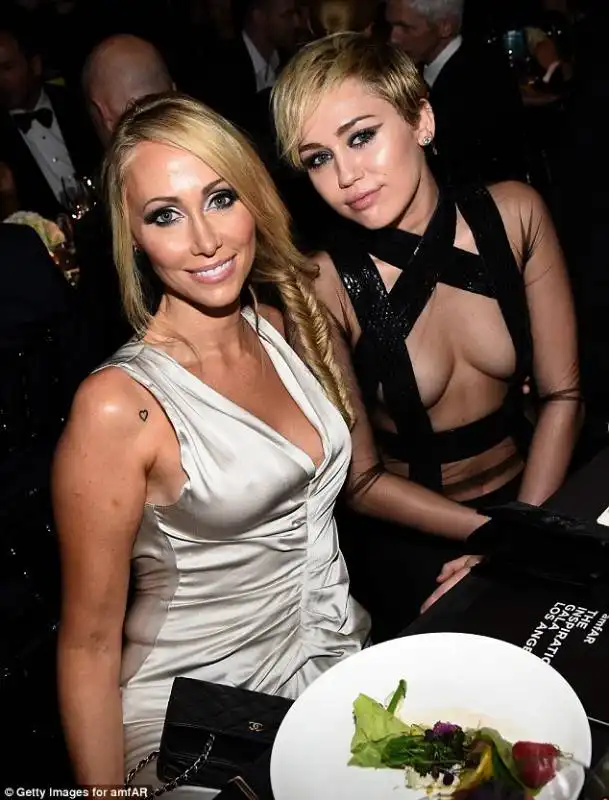 miley cyrus con la madre 