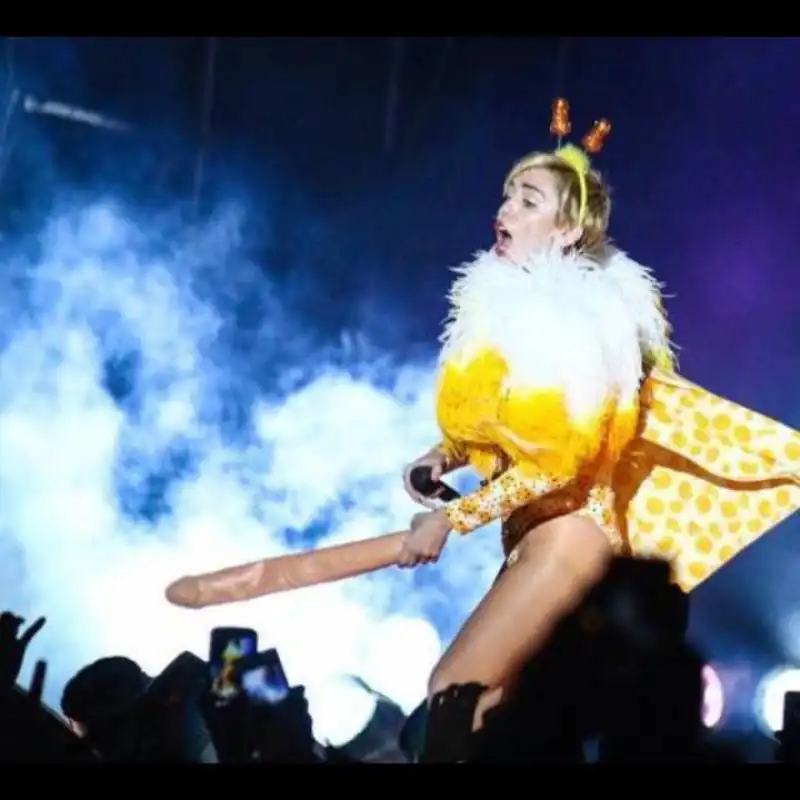 miley cyrus on bangerz tour in buenos aires 1