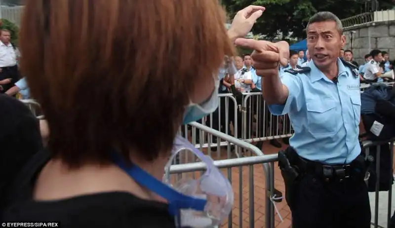 occupy central continuano le proteste di hong kong 10