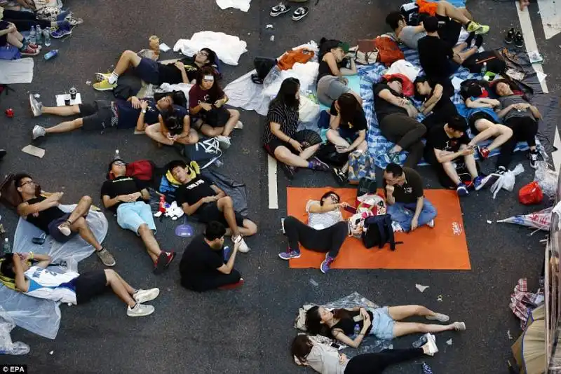 occupy central continuano le proteste di hong kong 5