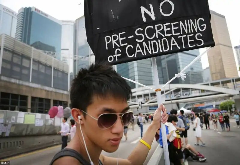 occupy central continuano le proteste di hong kong 6